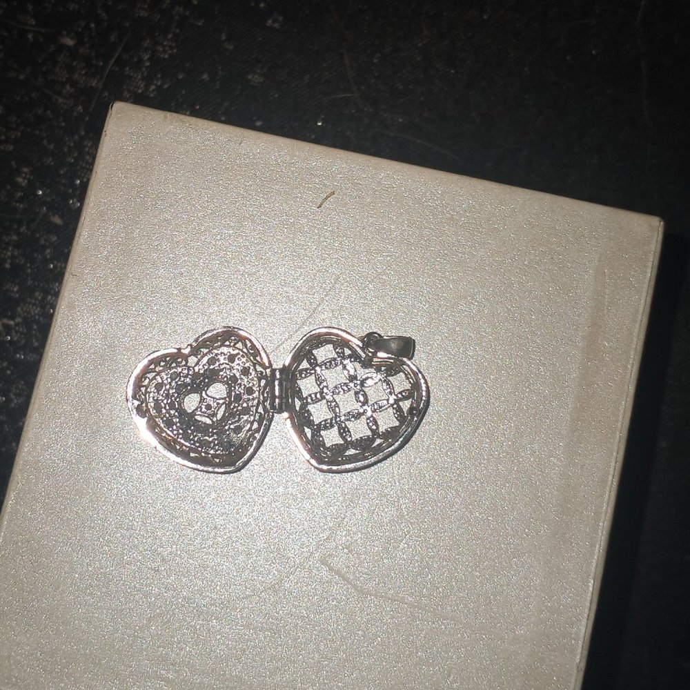 Sterling silver heart Lockett